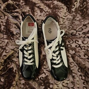 ASGI Women's Black and White Athletic Shoes